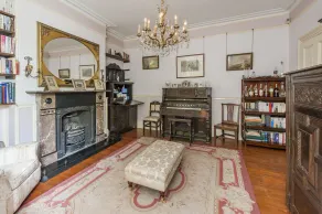 Large Victorian Town House. Pets welcome. Great for families or house parties - Image 3
