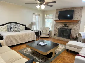 3BR Home with Fenced Yard near South Tyler, 1.6 Acre , Spacious Garage - Image 3