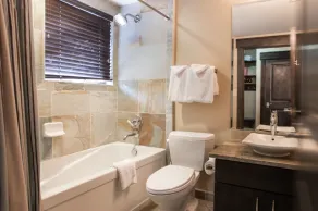 Spacious Village View Townhouse with Fireplace at Parry Peak Lofts townhouse - Image 3