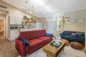 POOL OASIS! Super Reviews! EV Charger/1BR King/Wash/Dryer/Kitchenette/Sleeps 4 - Image 4