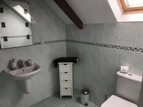 Beautiful converted 17th century stone stable in the heart of the Isle of Wight - Image 2