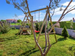 Detached House With Swimming Pool Near The Sea - Image 2