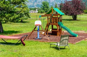 A Perfect Getaway within 3 Acres- Beautiful Mountain Views & Glacier Park Nearby - Image 1