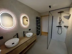 Deluxe One-Bedroom Apartment with Lake View - Image 2