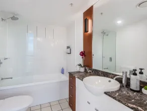 Sweeping views from your modern apartment! - Image 4