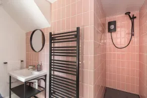 Spacious home, walk to 3 beaches - Image 4