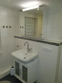 Modern furnished first floor apartment (60sqm) with WiFi and shared use of the garden - Image 2