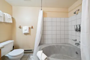Trapper 8: Cozy 4-Bedroom Condo, 1 Minute to Yellowstone, perfect for 8 guests. - Image 4