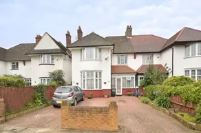 Quite Garden Flat with parking - Image 4