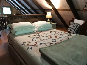 White Squirrel Lodge - Family friendly, pond & stream, breezy porches & wildlife - Image 4