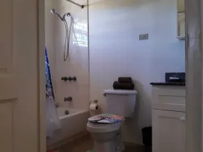 This 2-bedroom, 2-bathroom has everything you need for a relaxing vacation. - Image 4