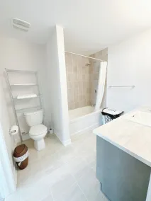 Beautiful rooms with Netflix - Image 4