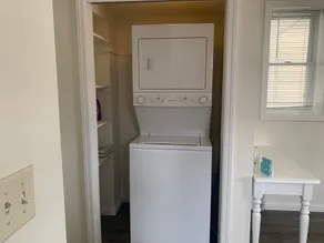 Clean/cozy, 2 BLK to beach, 1st Floor, central air/back yard, parking+4 badges - Image 2