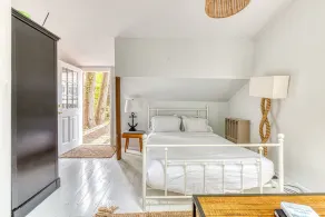 Large East Hampton house with heated pool and home gym - fully fenced - Image 4