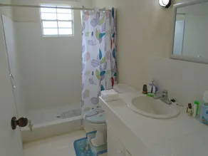 Linda casa / apartamento de dois andares espera por você em Barbados. - Image 2