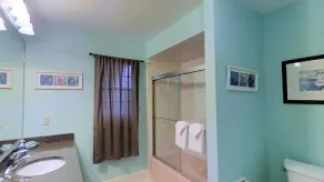 Luxueux, au bord du lac 3 chambres 2 salles de bain avec baignoire jacuzzi - Image 3