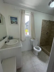 Quaint 1 bedroom apartment close to Mullins Beach - Image 4