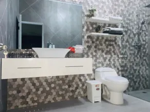 Beach Luxury Apt 🏝 WiFi|AC|HotWater|SmartTv #1B - Image 5