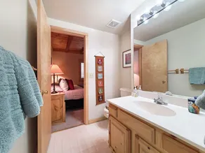 Rosemor - 3 bedroom, 2 bath, fenced in back yard! Walk to Lake! - Image 3