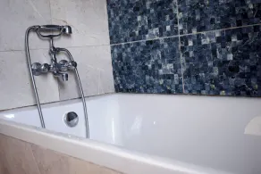 Cheerful 4-bedroom with a pool - Image 4