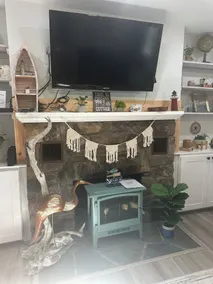 Lakeside Cottage with Mountain Views - Image 2