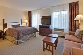Queen Studio | Free Breakfast, Pool Access - Image 4