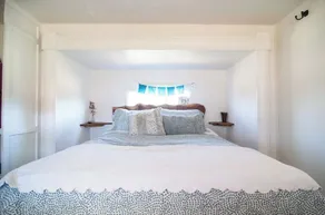 Cozy Romantic Secluded Private Country Chic Tiny House on 5 acre farm. - Image 5