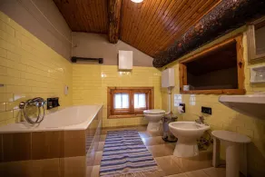 Comfortable accommodation suitable for groups of friends or large families - Image 5