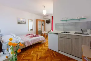 Studio with balcony for 2 people - Image 3