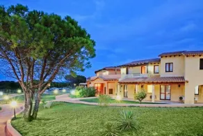 Studio apartment for 3 people of 30 m2 furnished in Sardinian style.Located on the ground floor with veranda and small garden or first floor with balcony.Consisting of living room with kitchenette, 2 joinable single beds, single sofa bed, bathroom.Endowe - Image 4