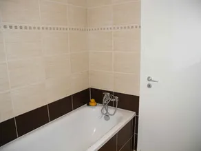 Holiday apartment with pool and internet - Image 5