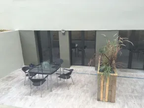 Terrasse lejlighed i nærheden af redwoods frodige grønne omgivelser nær Nantes - Image 2