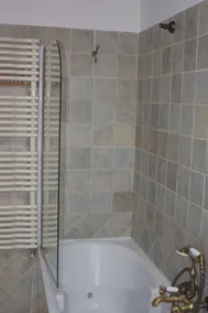 And airy apartment in the historic center -Wi Fi- Air Conditioning - Image 4