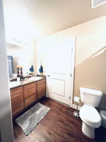 Beautiful house in quiet neighborhood - Image 4