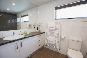 Luxurious Beachfront Modern House, St Leonards, VIC\nWheelchair access & Elevator - Image 4