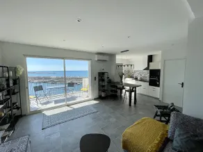 F2 Avec Terrasse et une vue Exceptionnelle sur le Port et le Môle - Image 4