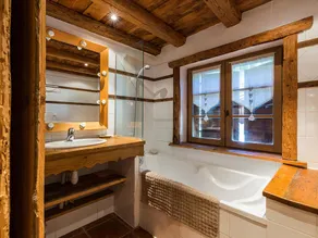 \"Charming 5 BR Apt, Fireplace, Village Center, Sleeps 10, WiFi\" - Image 2