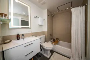 One of a kind! AMAZING downtown 1-BR luxury condo BEST location - Image 2