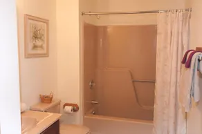 3 bedroom accommodation in Davis - Image 2