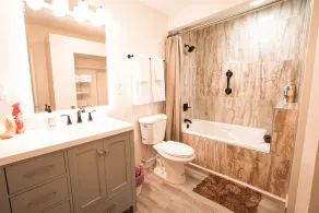 Modern Retro Haven near Downtown Sedro Woolley - Image 2