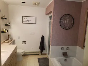 EAA Spacious home w/ Pool  / Sleeps 10 - Image 4
