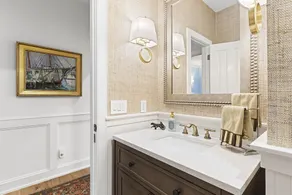 East Hampton Designer home close to Village with heated pool. - Image 2