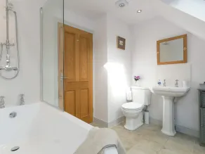 4 bedroom accommodation in Catsfield, near Battle - Image 2
