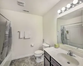 Spacious and clean home with 4 Bedrooms and 2 baths in a safe neighborhood - Image 3