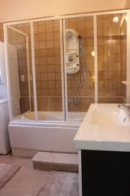 Well Furnishd Luxury Flat centrum - Image 2