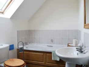 2 bedroom accommodation in Manordeilo, near Llandeilo - Image 2
