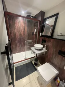 Newly refurbished Unique Apartment Cheltenham - Image 2