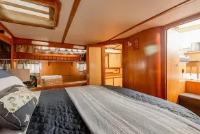 Spacious & Comfy 2BR/2Bath Yacht -Toasty Heat- On Freedom Trail-Walk to Downtown - Image 4