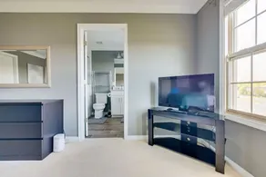 Beautifully furnished, spacious townhome! - Image 3