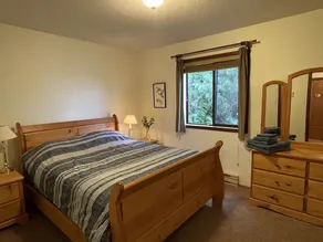 Cozy Canadian cabin overlooking the ocean! 1 min to the beach - Image 3